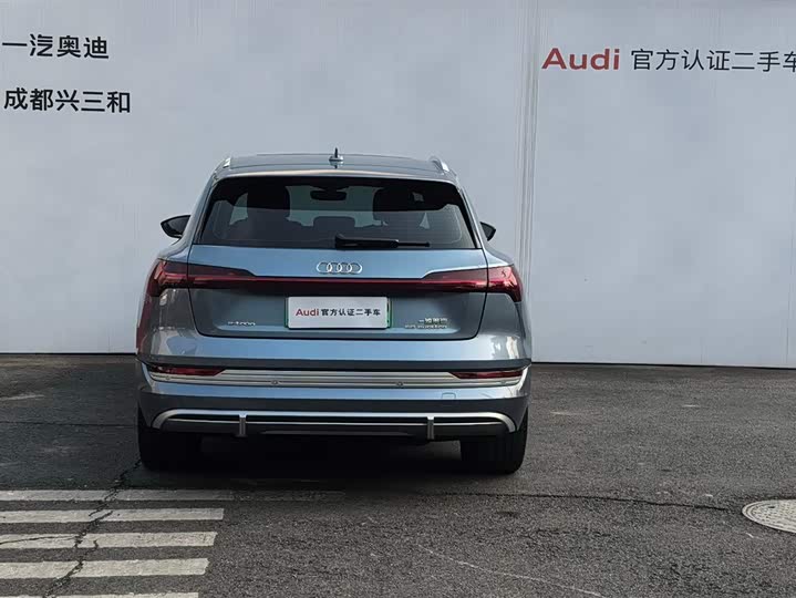 Фото 5 - Audi e-tron