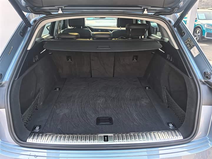 Фото 7 - Audi e-tron