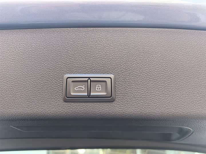 Фото 8 - Audi e-tron