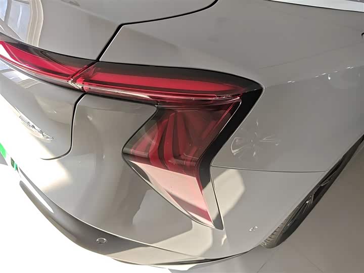 Фото 8 - Hongqi EH7