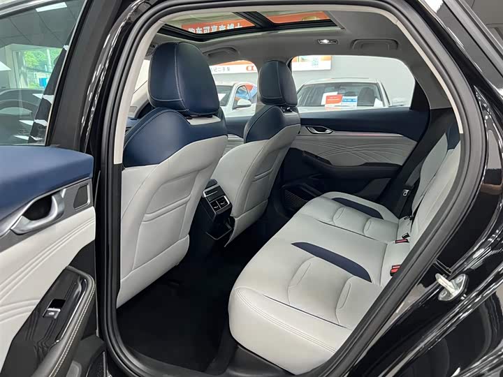 Фото 6 - Geely Preface