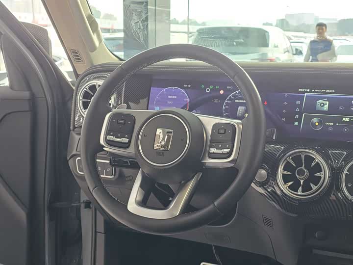 Фото 9 - Tank 300