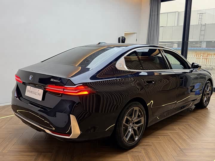 Фото 3 - BMW 5 Series