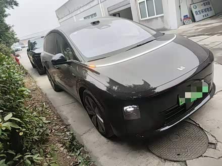 Фото 1 - LiXiang i8