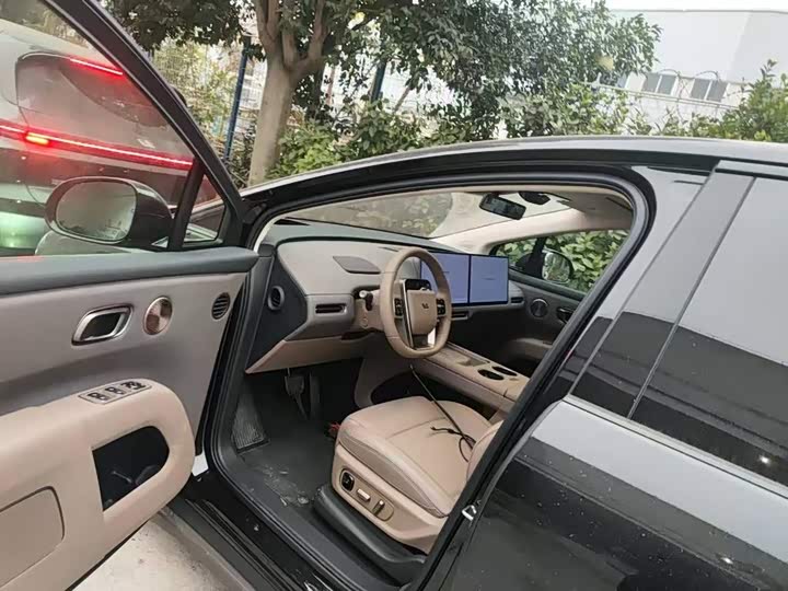 Фото 5 - LiXiang i8