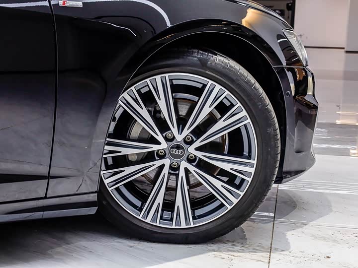 Фото 9 - Audi A6L