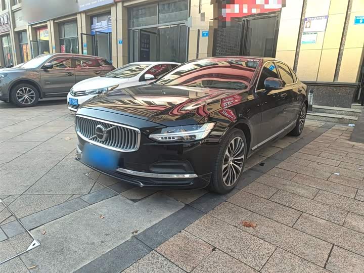Фото 1 - Volvo S90