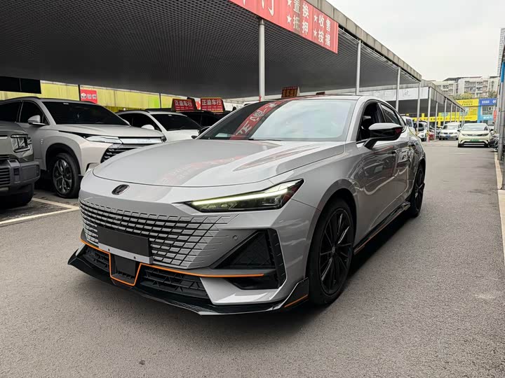 Фото 1 - Changan UNI-V