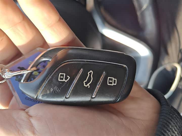 Фото 9 - Roewe i6 Max