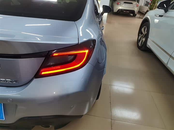 Фото 8 - Subaru BRZ