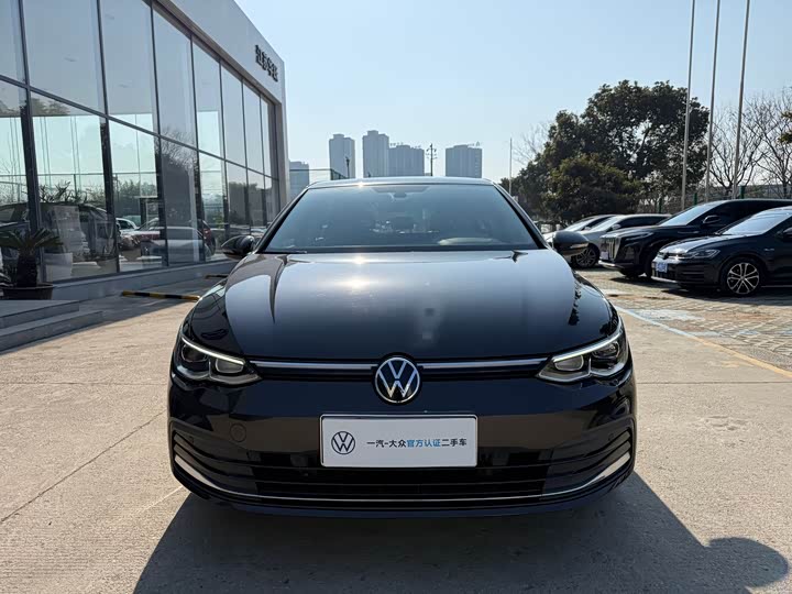 Фото 1 - Volkswagen Golf