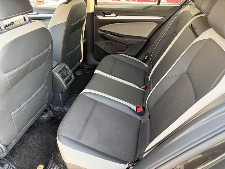 Фото 8 - Volkswagen Golf