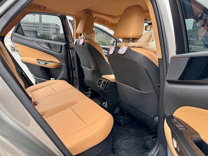 Фото 6 - Lexus NX