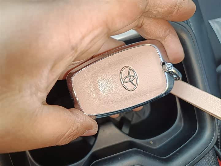 Фото 9 - Toyota Wildlander