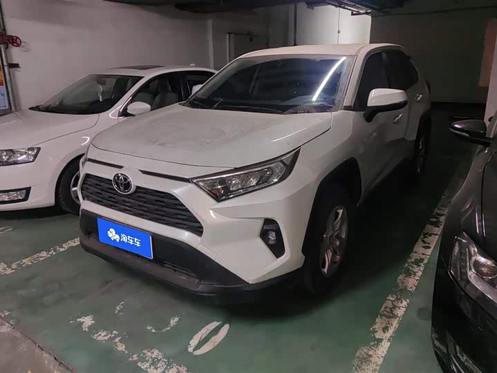 Фото 1 - Toyota RAV4