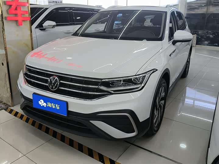 Фото 1 - Volkswagen Tiguan L Pro