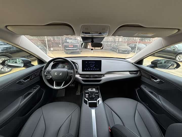 Фото 4 - Hongqi E-QM5