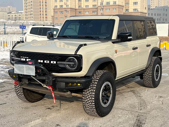 Photo 2 - Ford Bronco