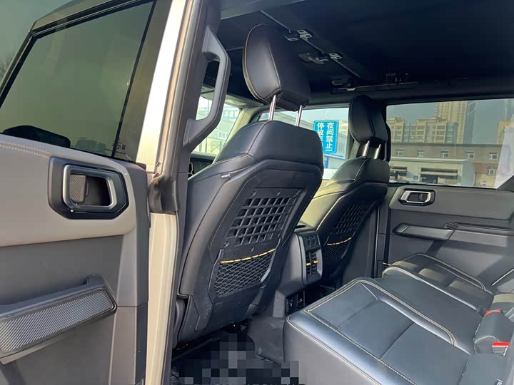 Photo 5 - Ford Bronco