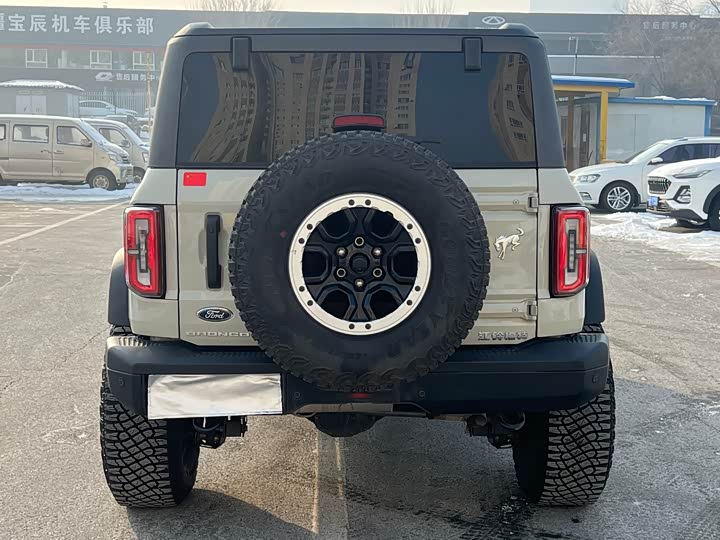 Photo 7 - Ford Bronco