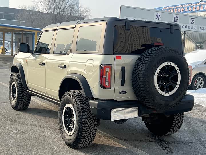 Photo 8 - Ford Bronco