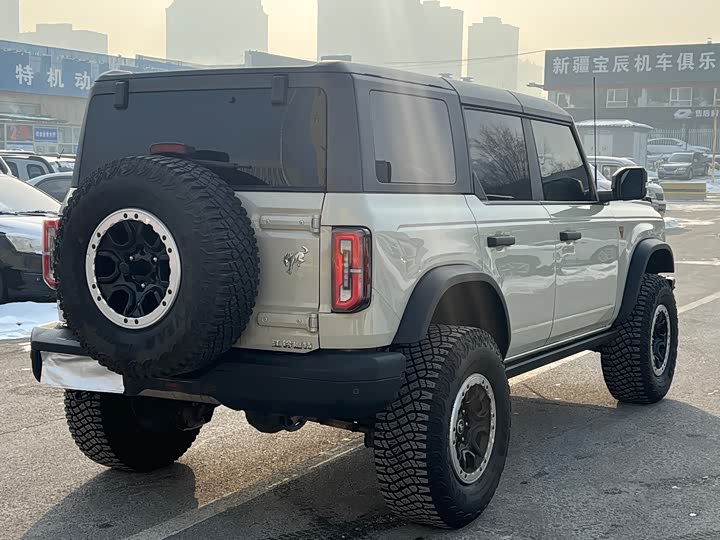 Photo 9 - Ford Bronco