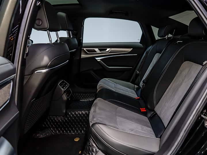 Фото 9 - Audi A6L