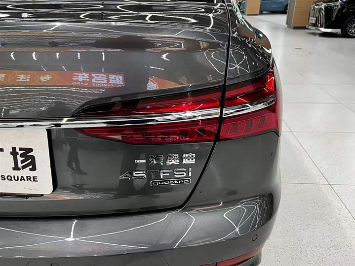 Фото 6 - Audi A6L