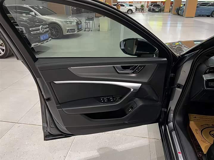 Фото 8 - Audi A6L