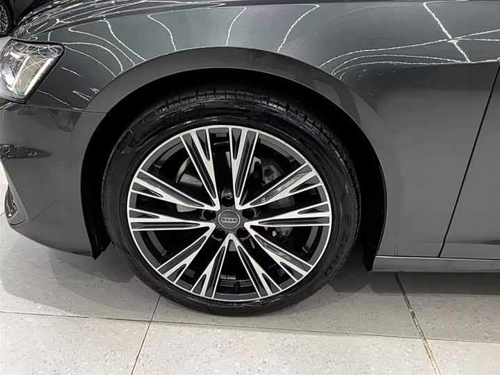 Фото 9 - Audi A6L