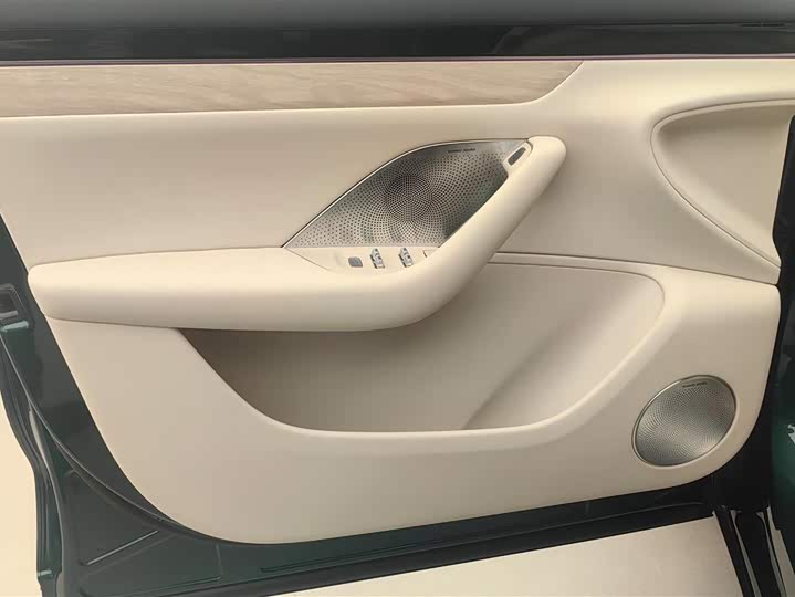 Фото 7 - Luxeed R7