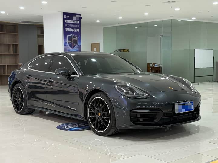 Фото 3 - Porsche Panamera