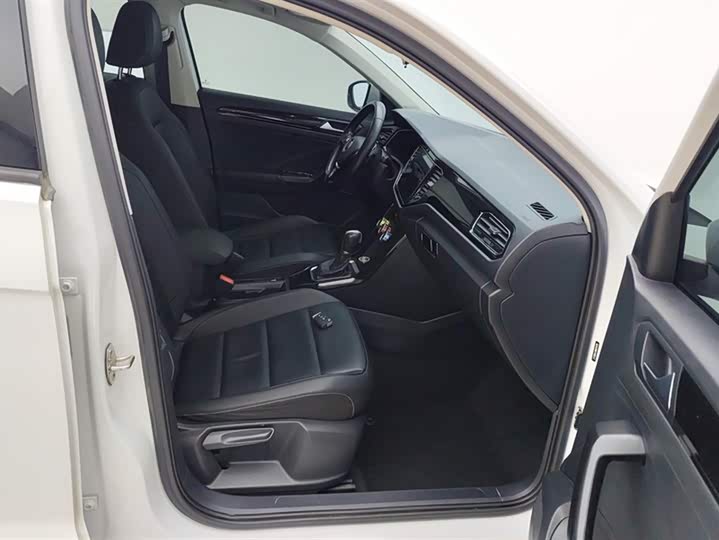 Фото 8 - Volkswagen T-Roc