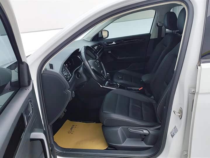 Фото 9 - Volkswagen T-Roc