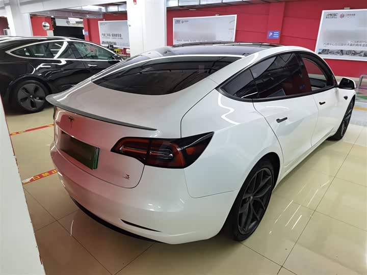 Фото 7 - Tesla Model 3