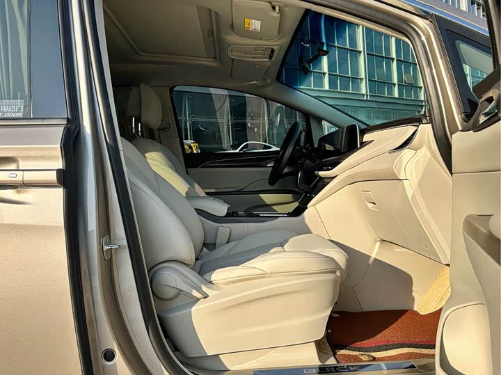 Фото 8 - Buick GL8 ES