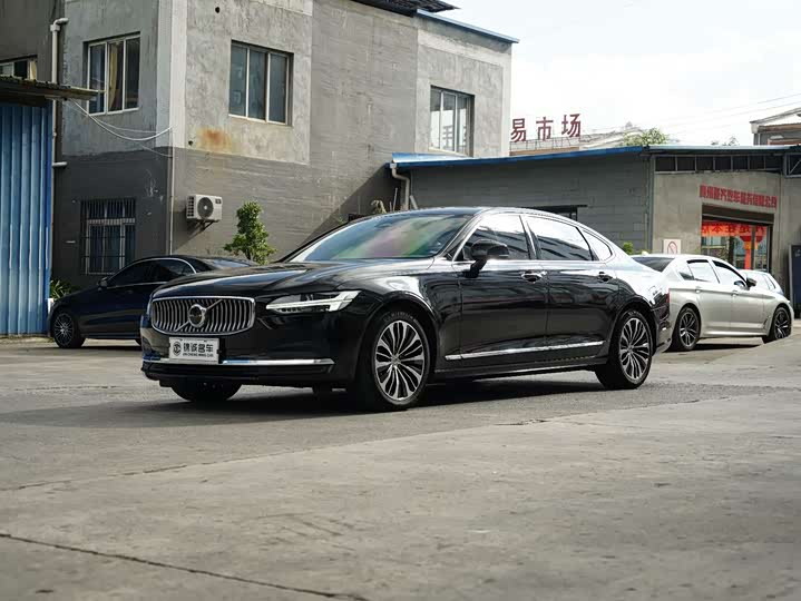 Фото 1 - Volvo S90