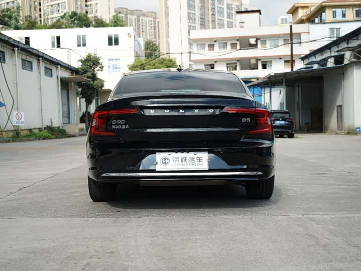 Фото 8 - Volvo S90