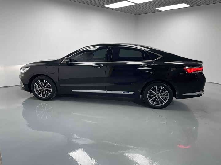 Фото 4 - Geely Emgrand GT Hybrid