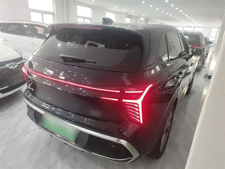 Фото 7 - Hongqi HS3 Hybrid