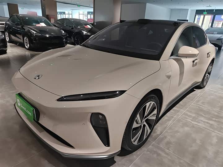 Фото 1 - Nio ET5