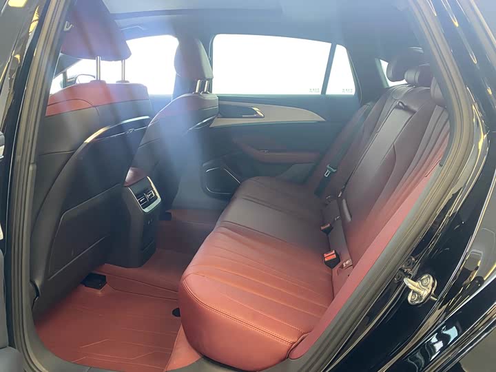 Фото 7 - Hongqi H5