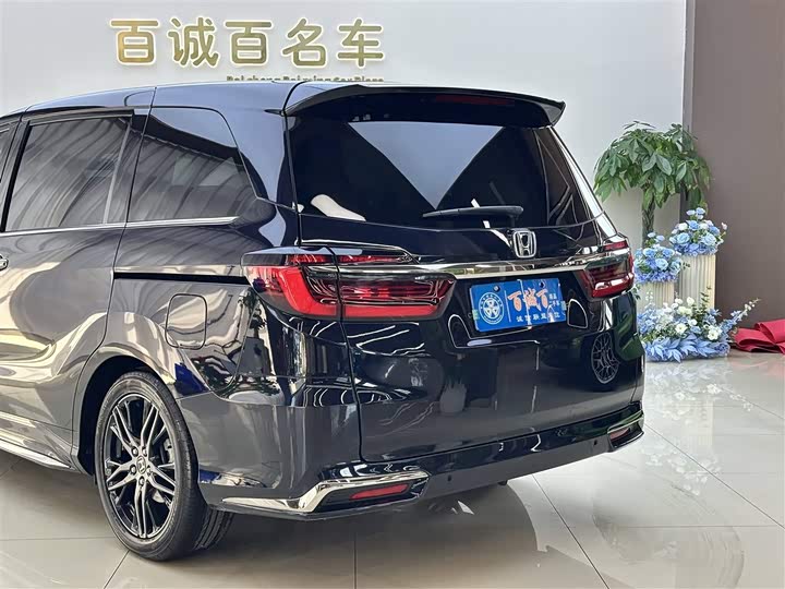 Фото 8 - Honda Odyssey