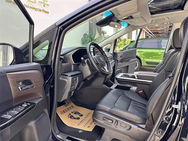 Фото 9 - Honda Odyssey