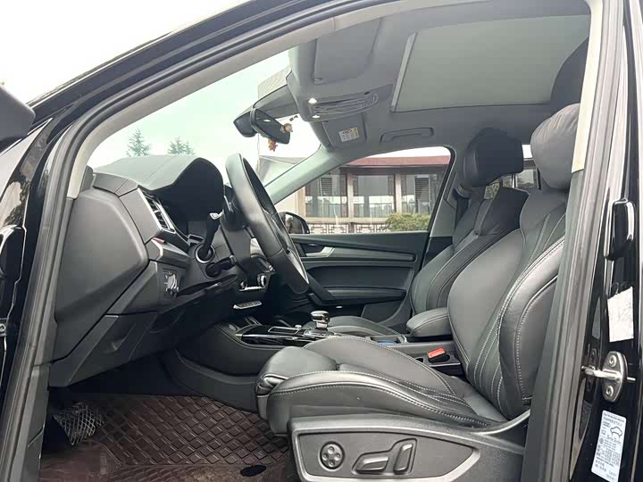 Фото 6 - Audi Q5L