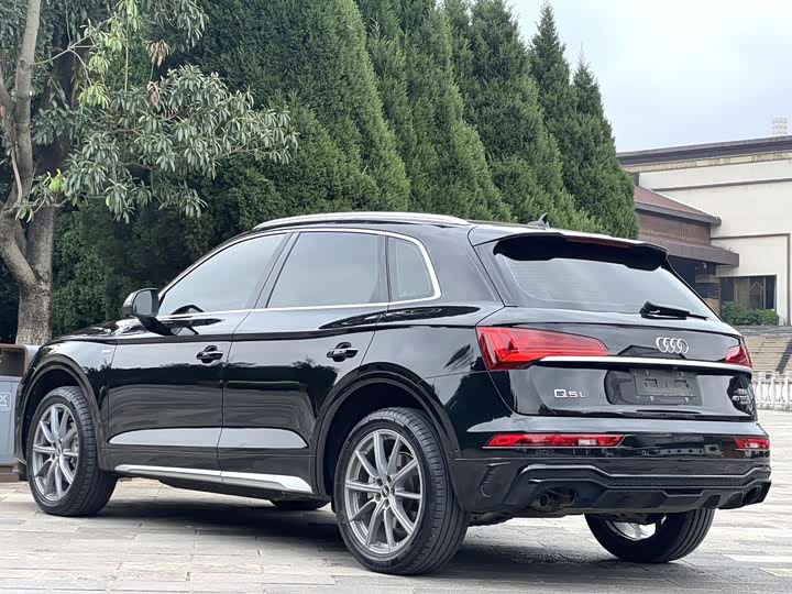 Фото 7 - Audi Q5L