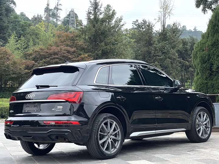 Фото 9 - Audi Q5L