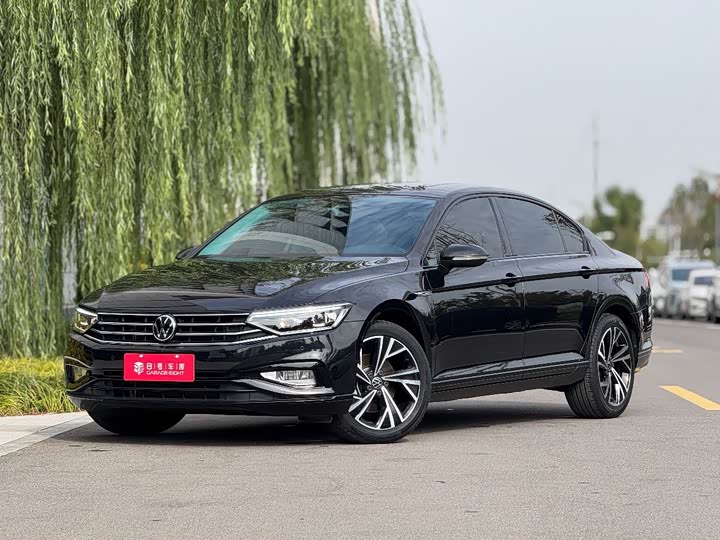 Фото 1 - Volkswagen Magotan