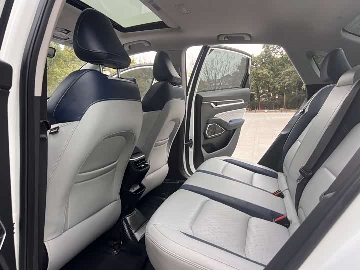 Фото 6 - Geely Emgrand