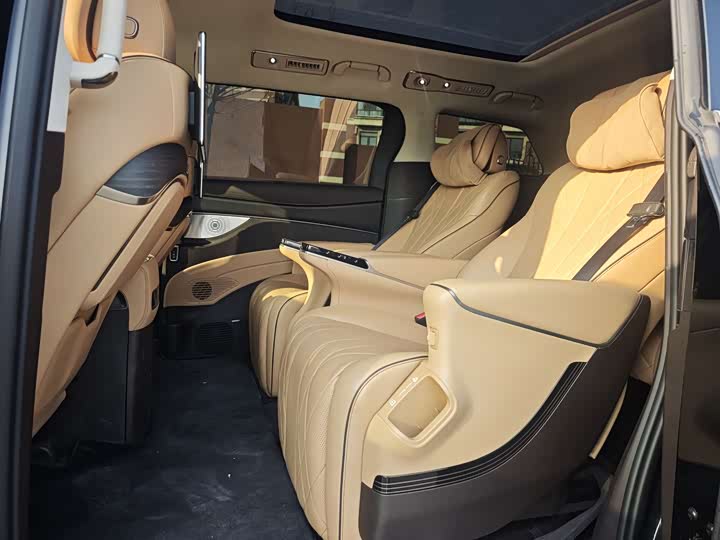 Фото 5 - Denza D9